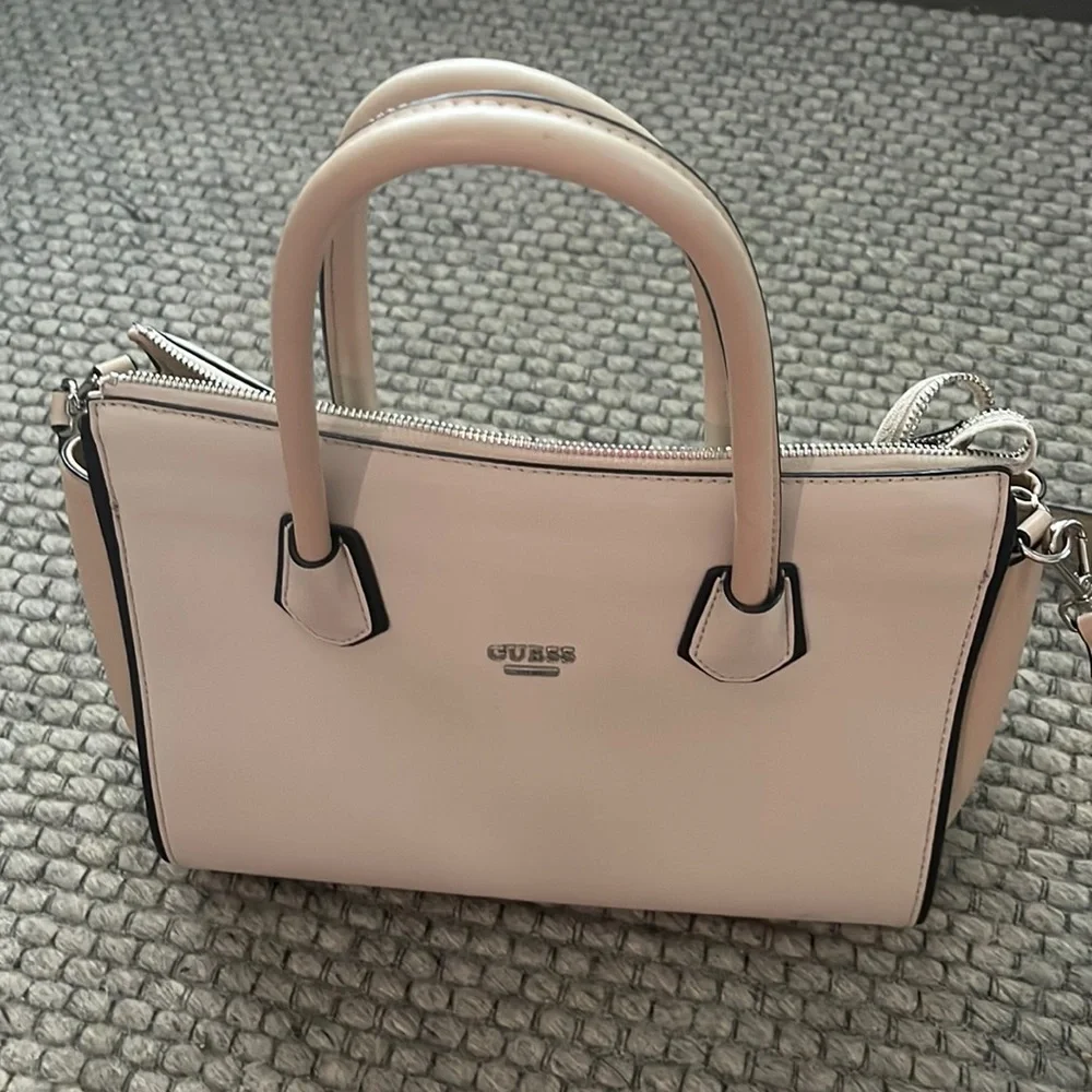 Guess Large Satchel Crossbody Bag with LEOPARD interior print - Picture 1 of 12